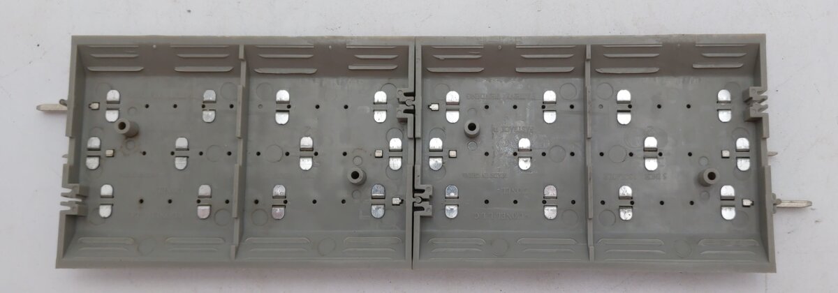 Lionel 6-12052 O Gauge FasTrack Grade Crossing With Flashers