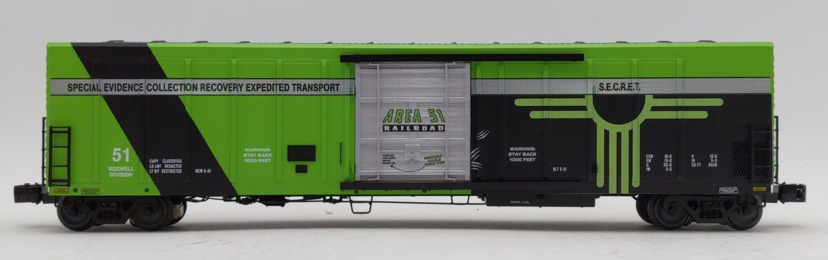 Lionel 2026470 O Gauge Area 51 Smoking 57' Mechanical Refrigerator Car