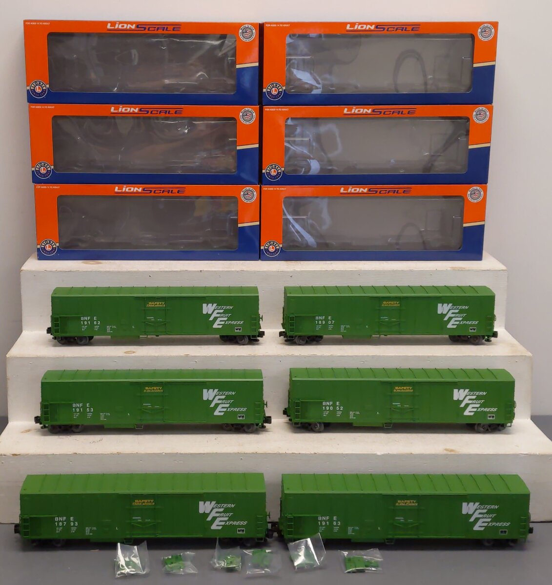 Lionel 3-17200 O Burlington Northern Fruit Express 57' Mechanical Reefer (6)