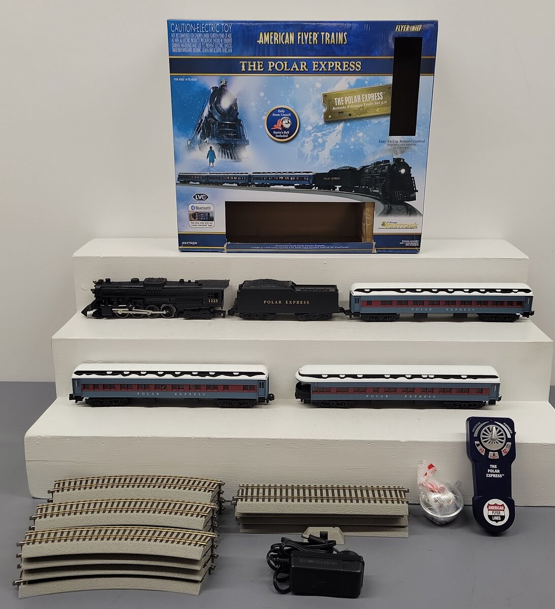 American Flyer 2217050 The Polar Express FlyerChief S Gauge Starter Train Set