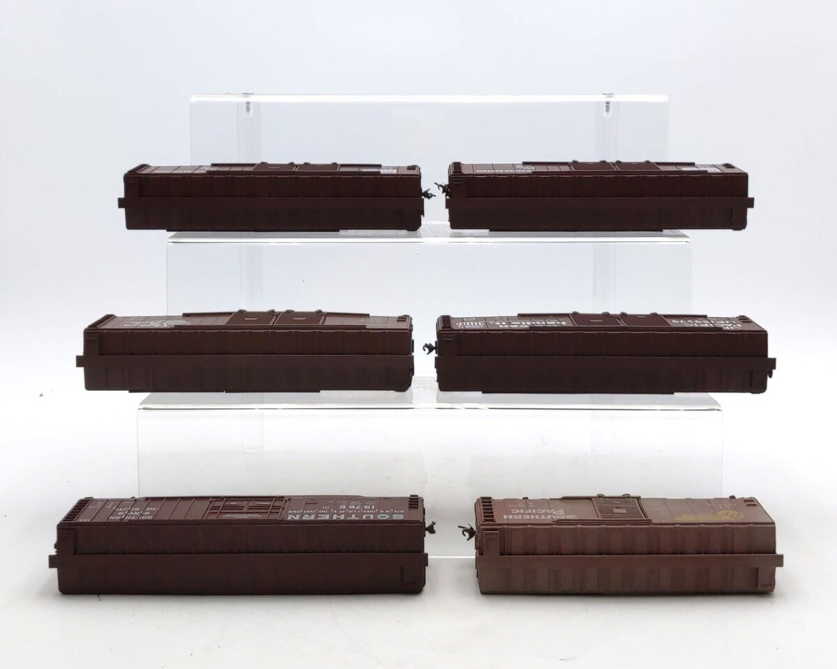 HO Scale Assorted Freight Cars [12]