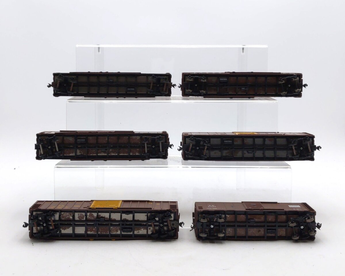 HO Scale Assorted Freight Cars [12]