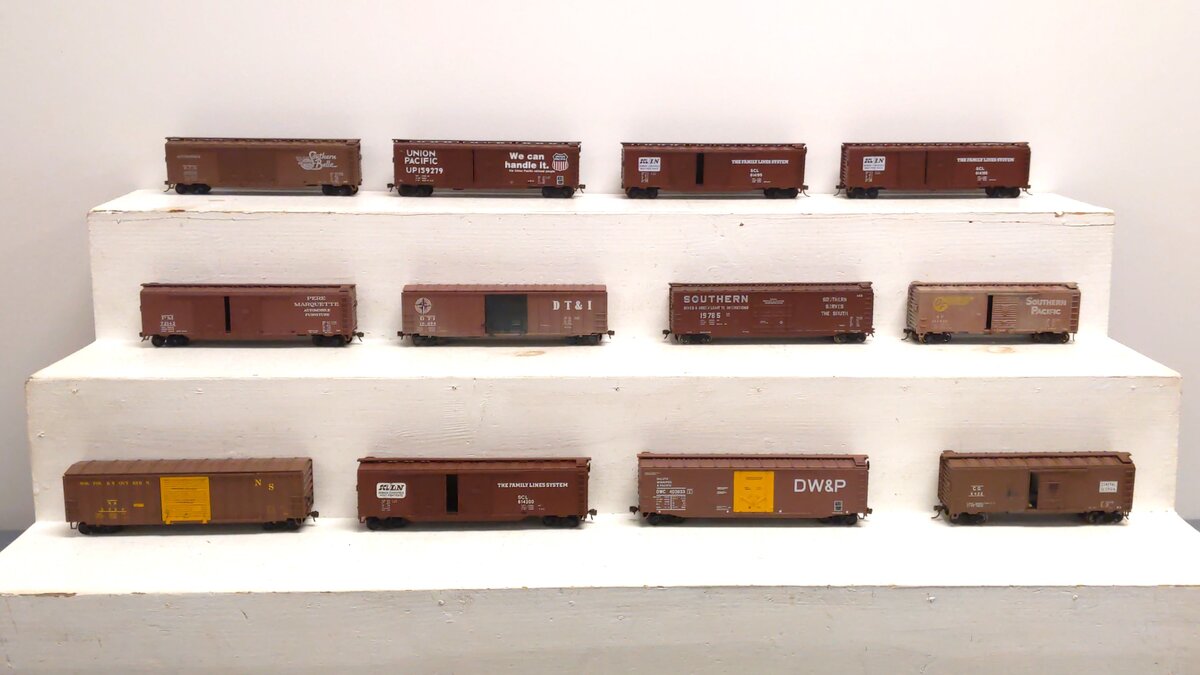 HO Scale Assorted Freight Cars [12]