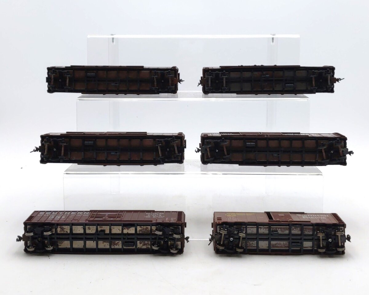 HO Scale Assorted Freight Cars [12]