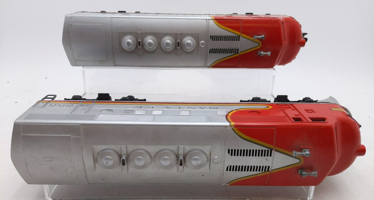 Lionel 2383 Vintage O Santa Fe F-3 AA Diesel Locomotives VG