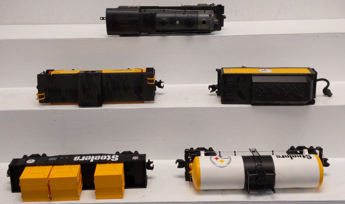 MTH 30-4127-1 Pittsburgh Steelers RailKing 2-8-0 O Gauge Train Set w/PS 2.0 MT/Box