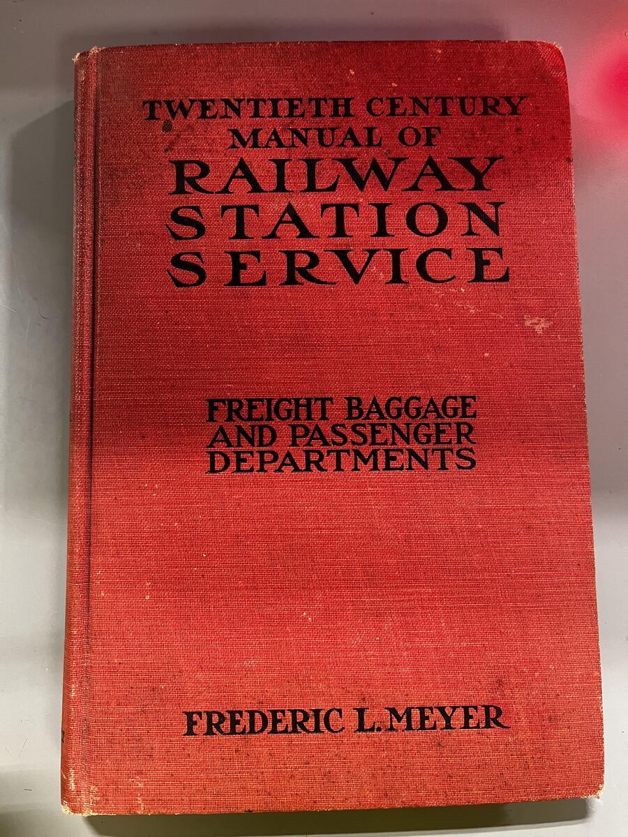 Twentieth Century Manual of Railway Station Service (Hardcover)