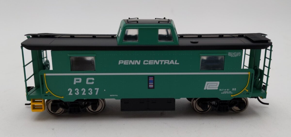 Bowser 42507 HO Penn Central N8 Caboose #23237