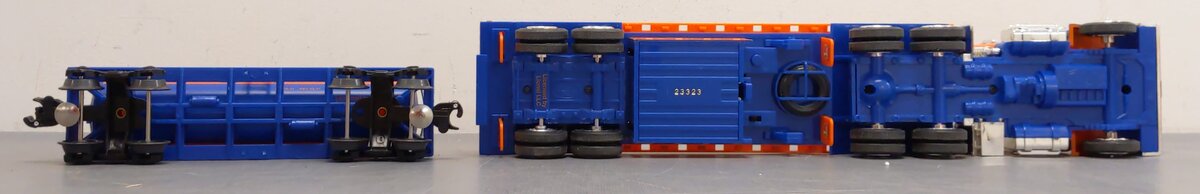 Lionel TMT-18410 O Lionel Flatbed Toy Truck w/Operating Lights & 3-Dome Rail Car NIB