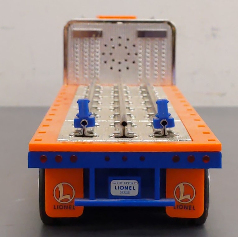 Lionel TMT-18410 O Lionel Flatbed Toy Truck w/Operating Lights & 3-Dome Rail Car LN/Box