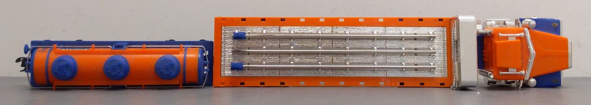 Lionel TMT-18410 O Lionel Flatbed Toy Truck w/Operating Lights & 3-Dome Rail Car LN/Box