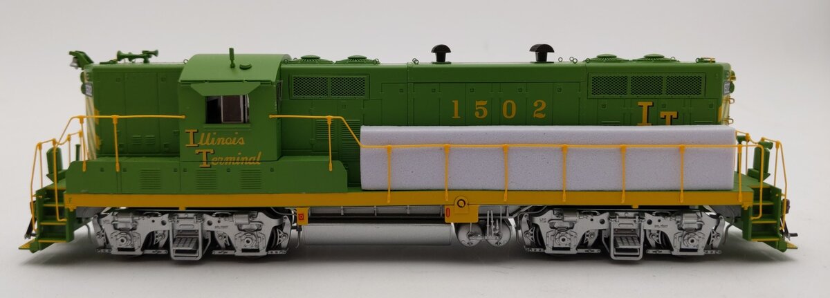 Athearn G64277 HO Illinois Terminal GP7 Diesel Locomotive with DCC & Sound #1502