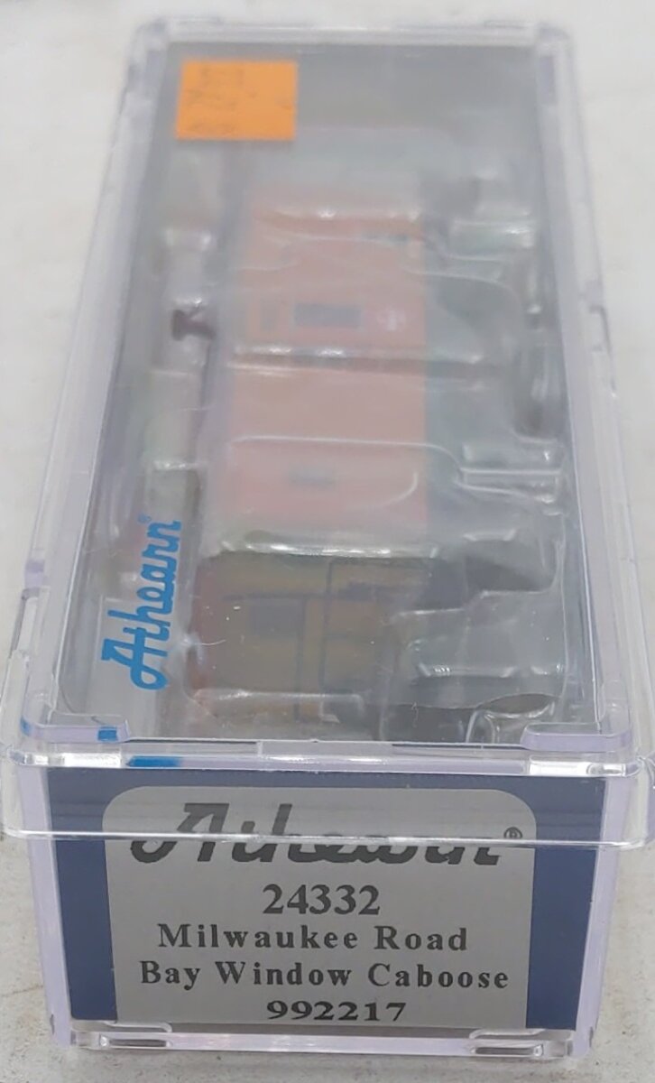 Athearn 24332 N Milwaukee Road Bay Window Caboose #992217