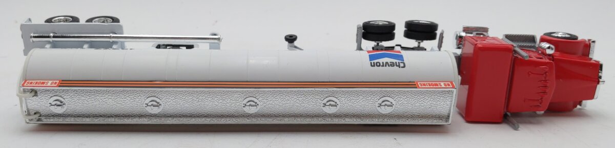 Lionel 6-12777 O Gauge Red Truck Chevron Tractor & White Tanker