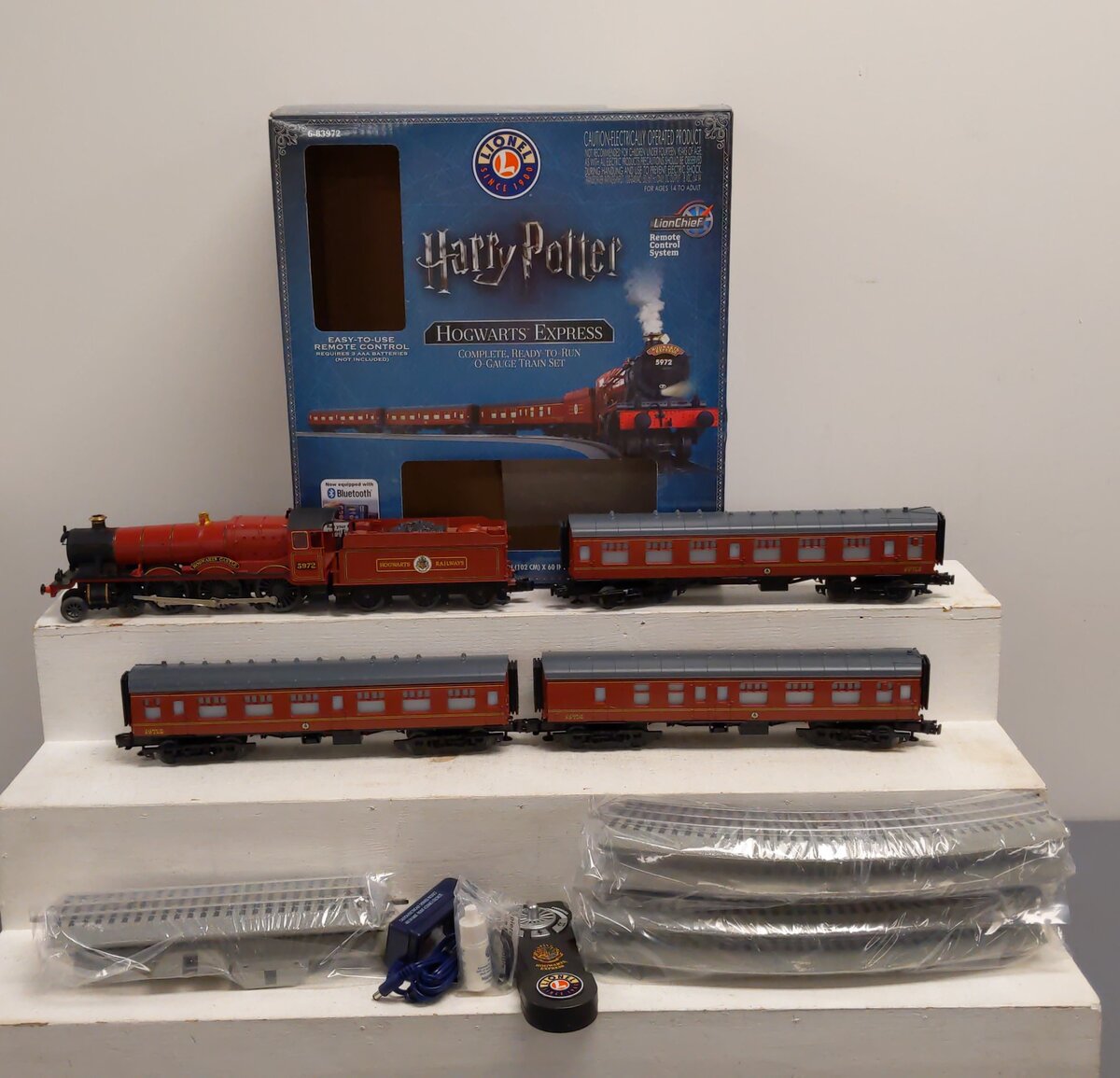 Lionel 6-83972 Hogwarts Express LionChief O Gauge Train Set with Bluetooth