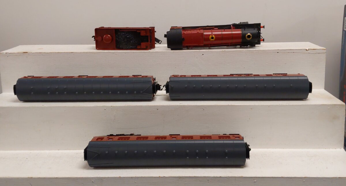 Lionel 6-83972 Hogwarts Express LionChief O Gauge Train Set with Bluetooth