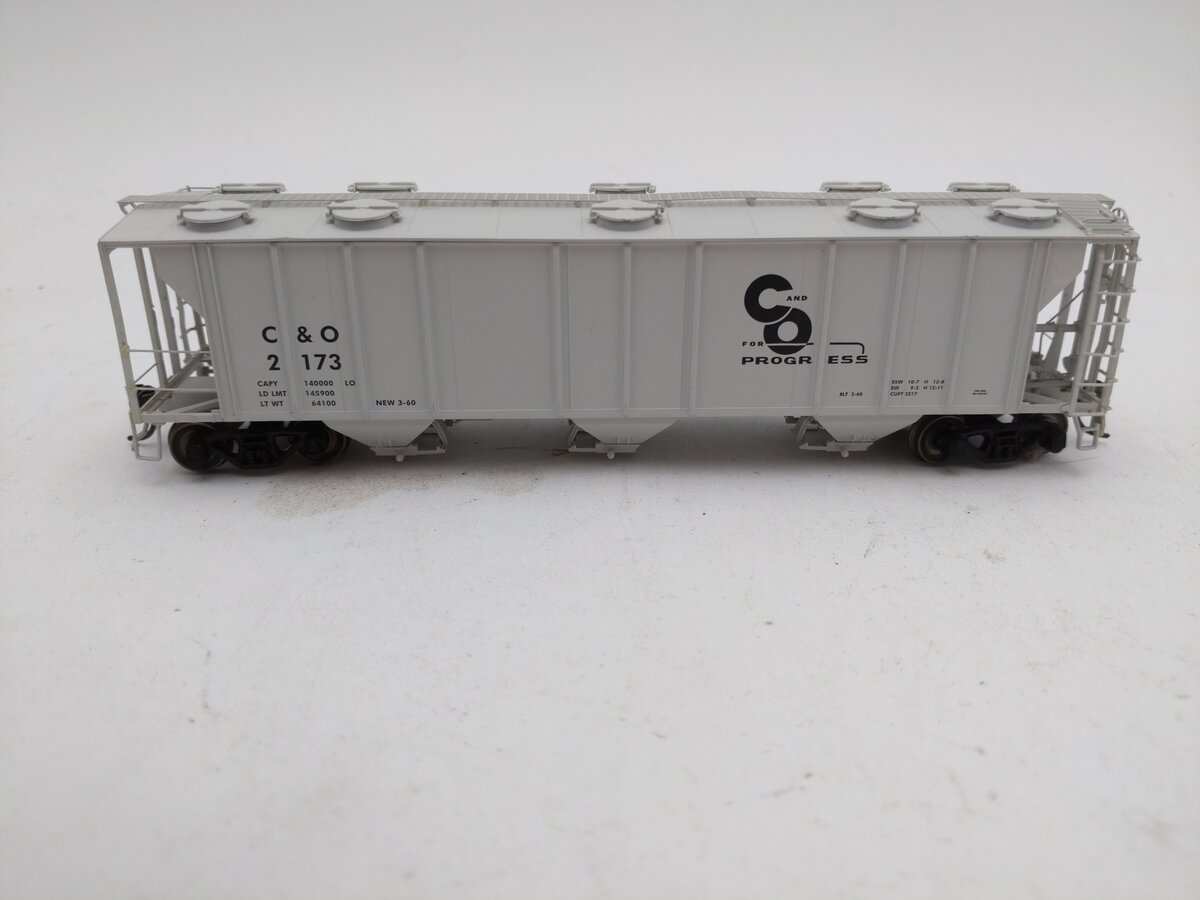 Athearn 89066 HO Chesapeake and Ohio/For Progress PS-2 2893 Covered Hopper #2173