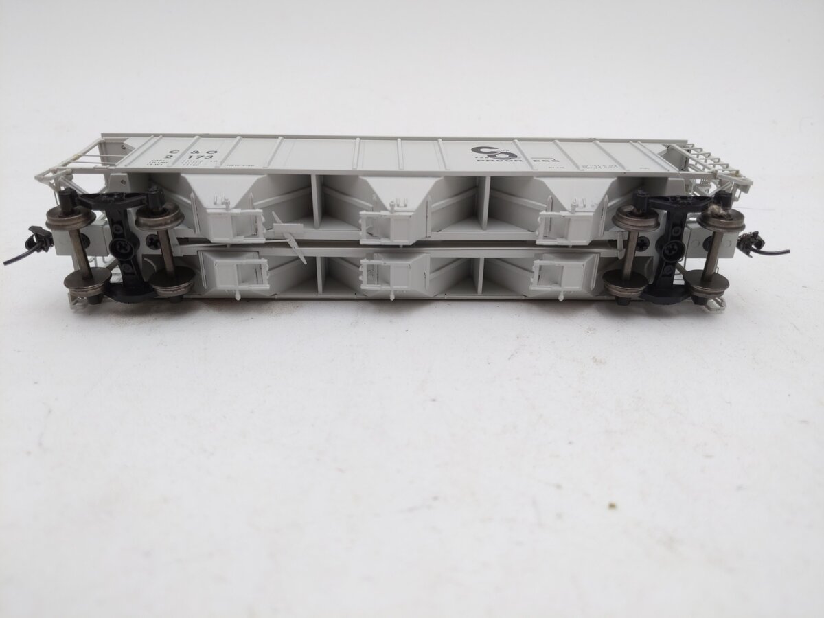 Athearn 89066 HO Chesapeake and Ohio/For Progress PS-2 2893 Covered Hopper #2173