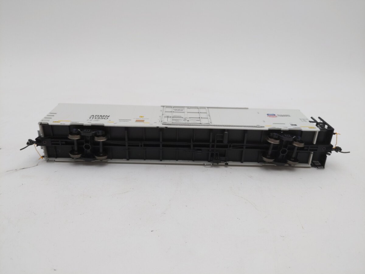 BLMA Models 52043 HO Union Pacific/ARMN Trinity 64' Reefer #111350
