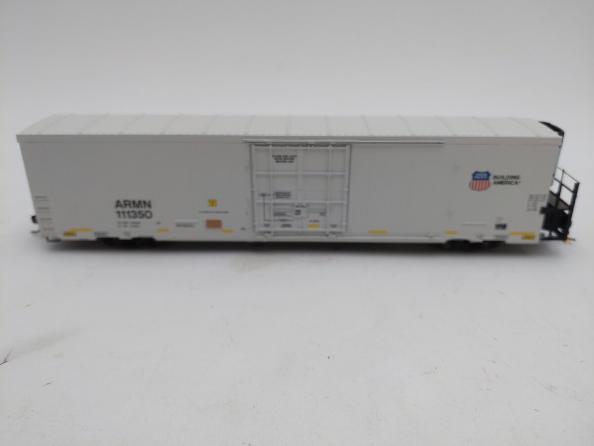 BLMA Models 52043 HO Union Pacific/ARMN Trinity 64' Reefer #111350