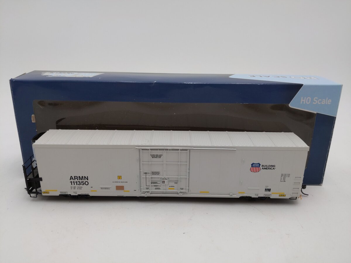 BLMA Models 52043 HO Union Pacific/ARMN Trinity 64' Reefer #111350