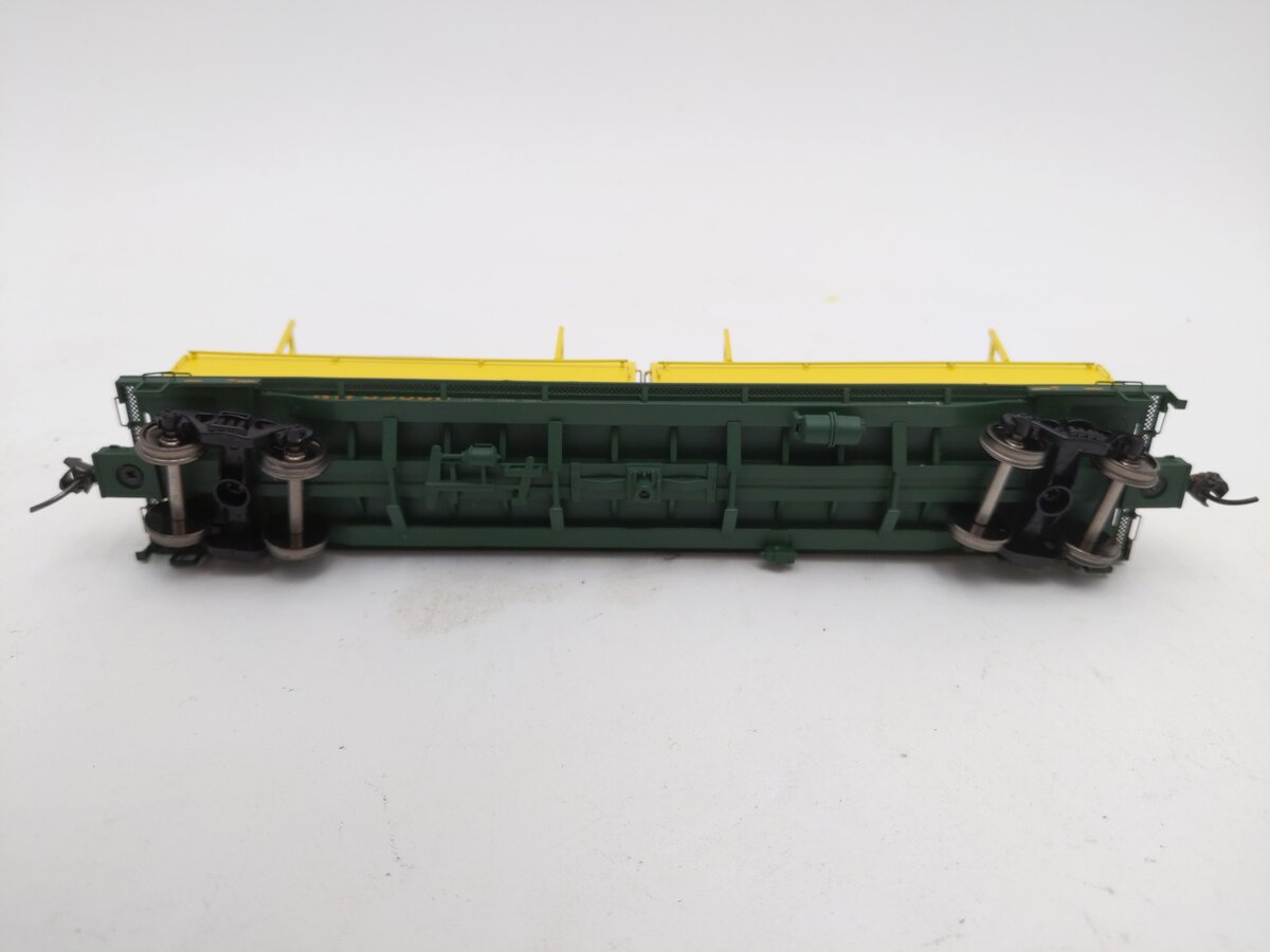 Walthers 920-105207 HO Chicago & North Western 50' Cushion Coil Car RTR #39600