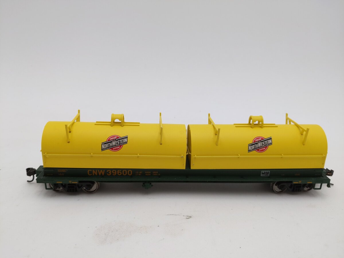 Walthers 920-105207 HO Chicago & North Western 50' Cushion Coil Car RTR #39600