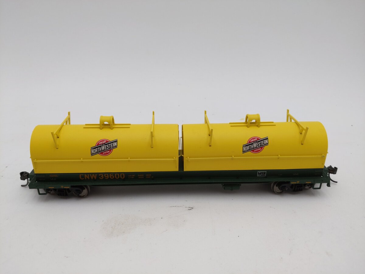 Walthers 920-105207 HO Chicago & North Western 50' Cushion Coil Car RTR #39600