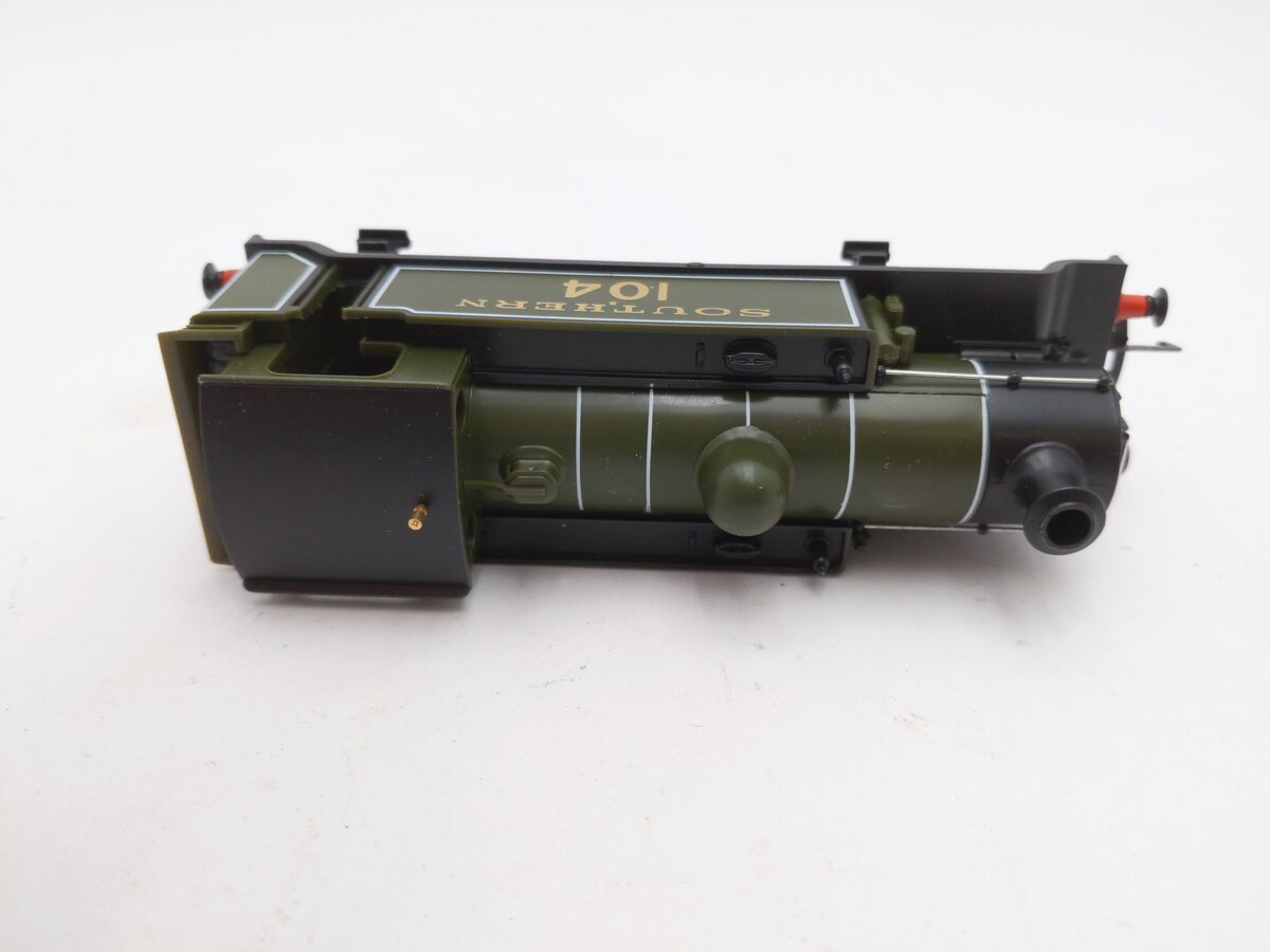 Hornby R261 OO 0-6-0 SR Class E2 Locomotive #104 NIB