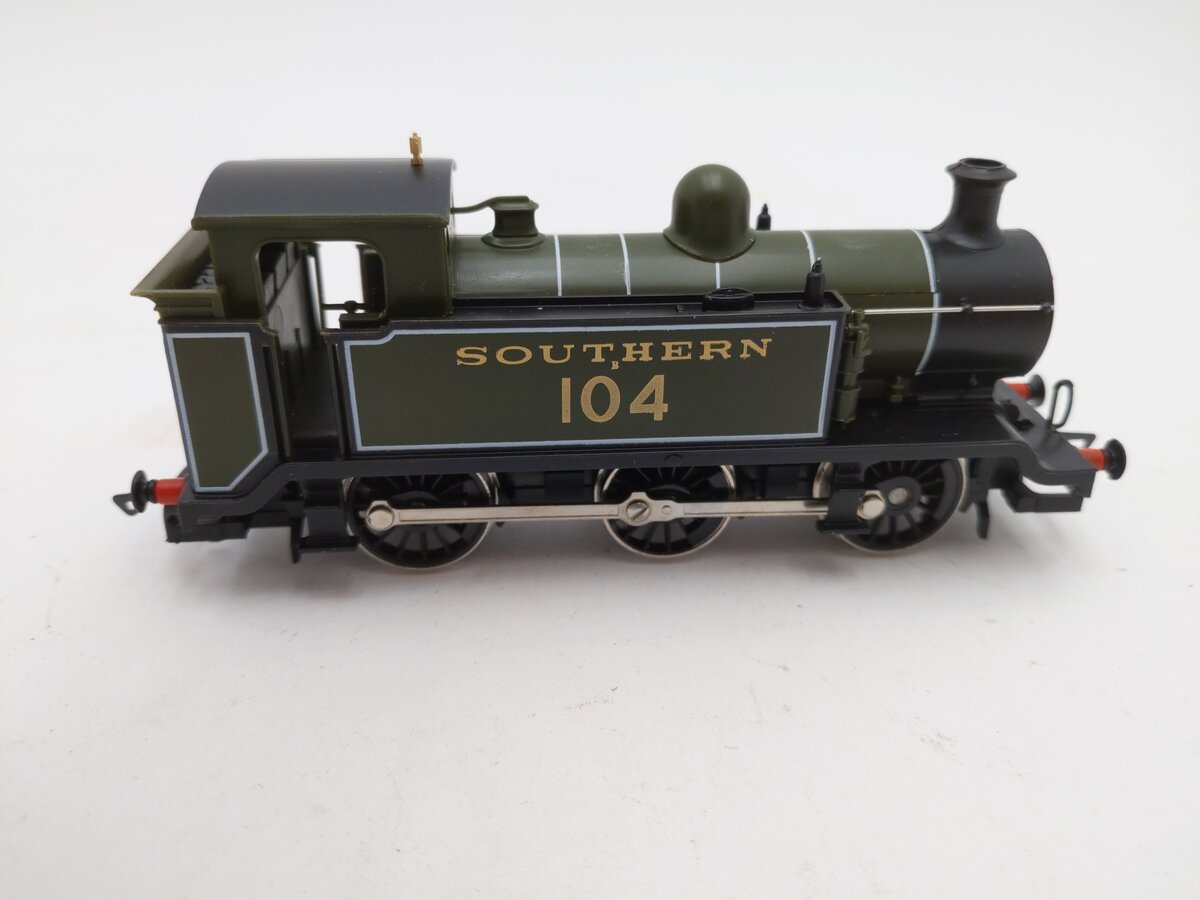 Hornby R261 OO 0-6-0 SR Class E2 Locomotive #104 NIB