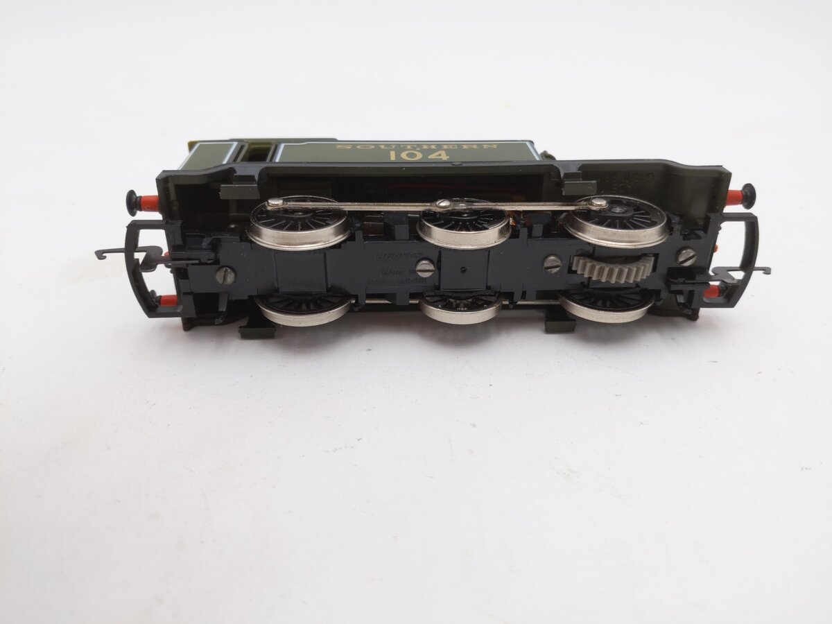 Hornby R261 OO 0-6-0 SR Class E2 Locomotive #104 NIB