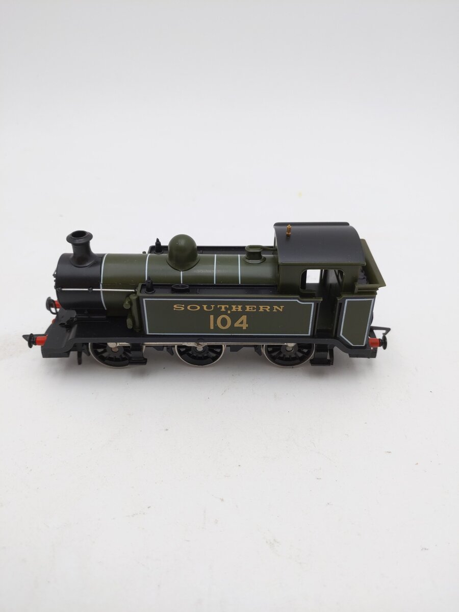 Hornby R261 OO 0-6-0 SR Class E2 Locomotive #104 NIB