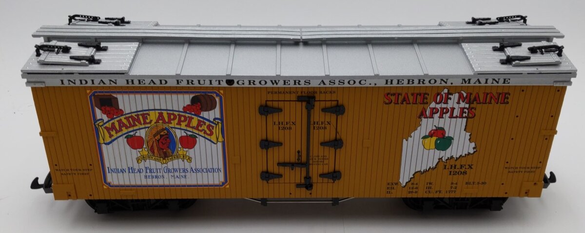 USA Trains R16359 G Maine Apples U.S. Refrigerator Cars (Yellow/Silver)