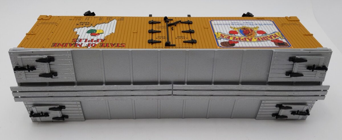 USA Trains R16359 G Maine Apples U.S. Refrigerator Cars (Yellow/Silver)