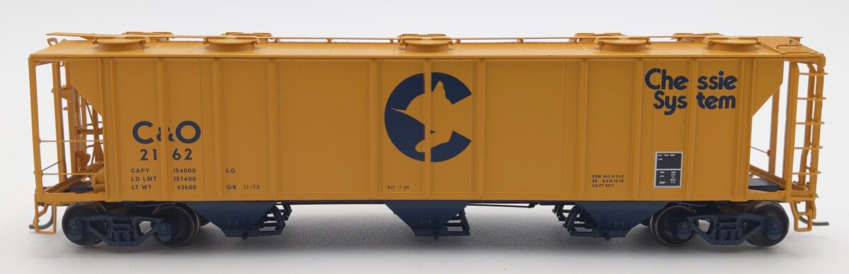 Athearn HO C&O 50' 3-Bay Covered Hopper #2162 - Custom/Kadee Couplers EX