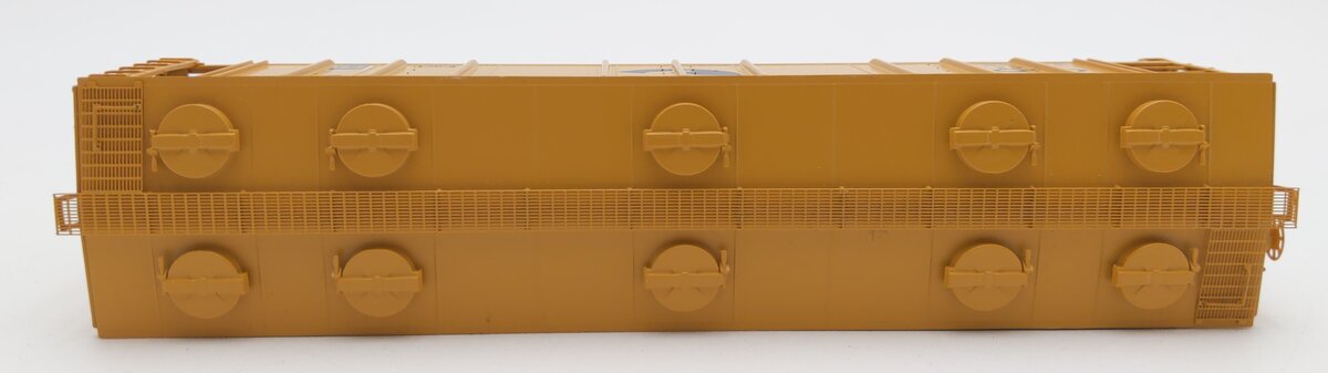 Athearn HO C&O 50' 3-Bay Covered Hopper #2162 - Custom/Kadee Couplers EX