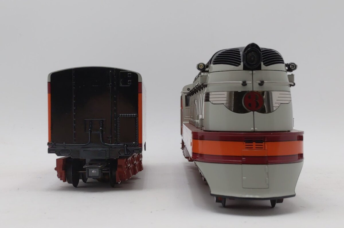 Lionel 6-38094 O Gauge Milwaukee Road Hiawatha 4-4-2 Steam Loco & Tender #3 EX/Box