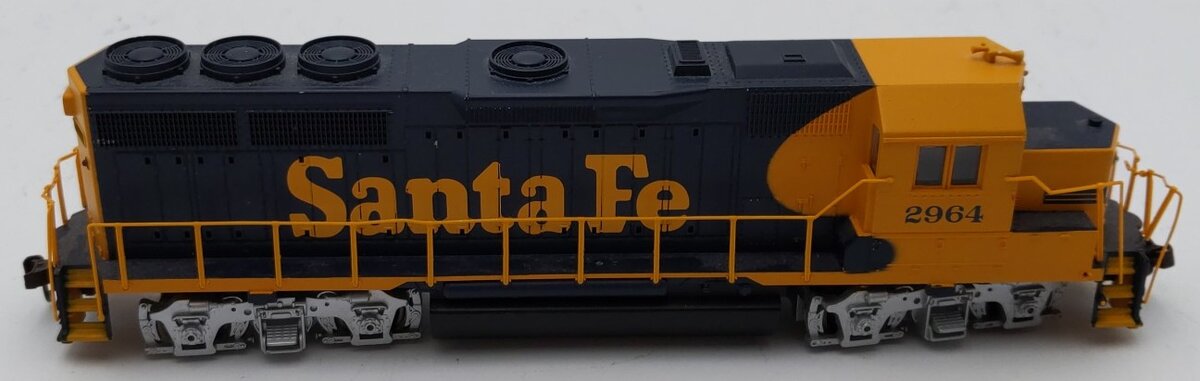 Bachmann 63526 HO Santa Fe EMD GP40 Diesel Locomotive Standard DC #2964 LN/Box
