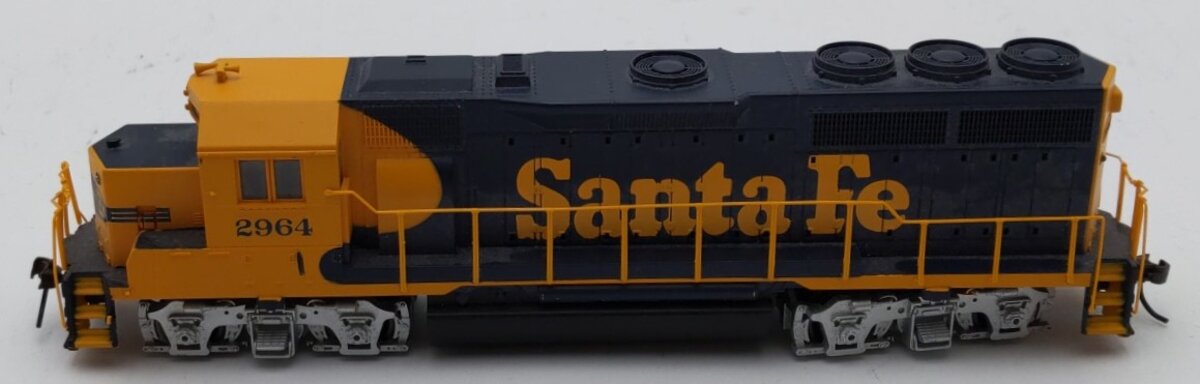 Bachmann 63526 HO Santa Fe EMD GP40 Diesel Locomotive Standard DC