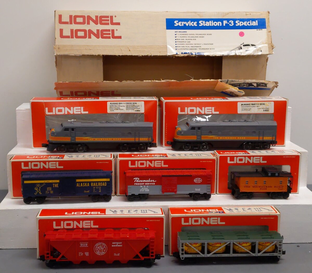 Lionel 6-1579 O Milwaukee Road Service Station Special Set EX/Box