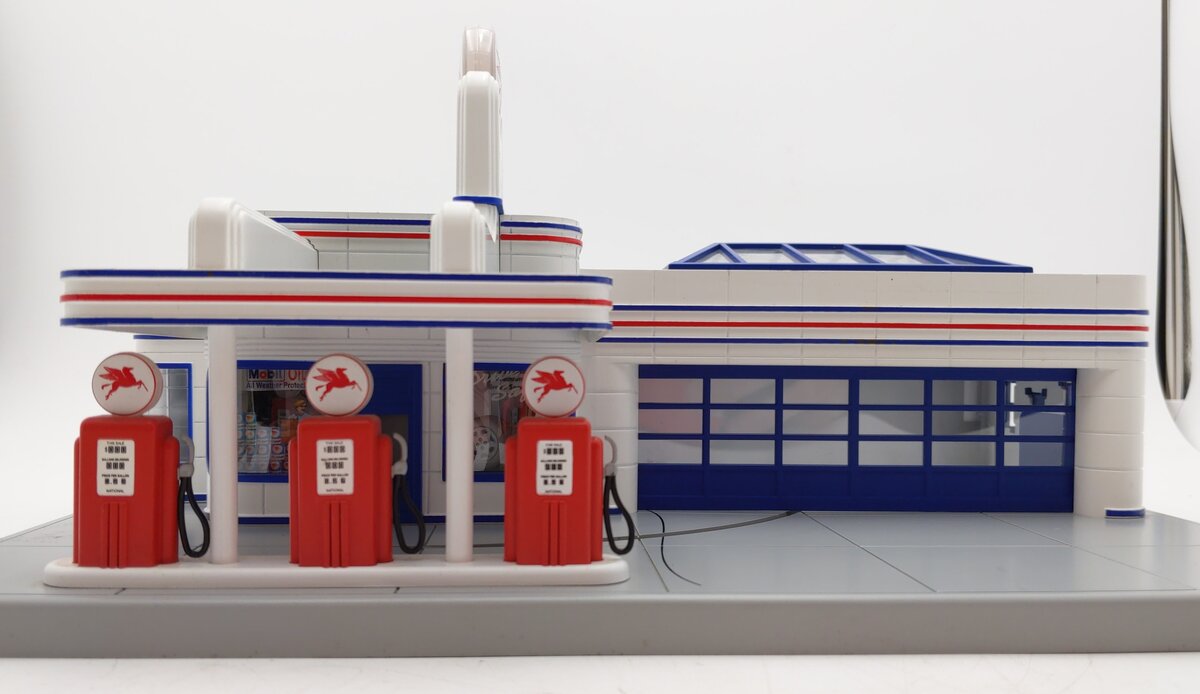 MTH 30-9124 Mobil Operating Gas Station LN/Box