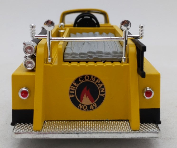 MTH 30-50035 O Scale RailKing Yellow Die-Cast Fire Truck