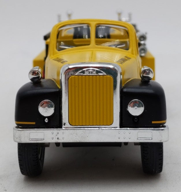 MTH 30-50035 O Scale RailKing Yellow Die-Cast Fire Truck