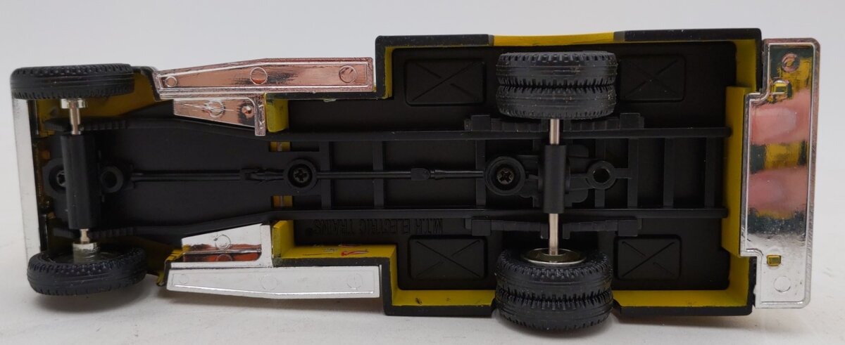MTH 30-50035 O Scale RailKing Yellow Die-Cast Fire Truck
