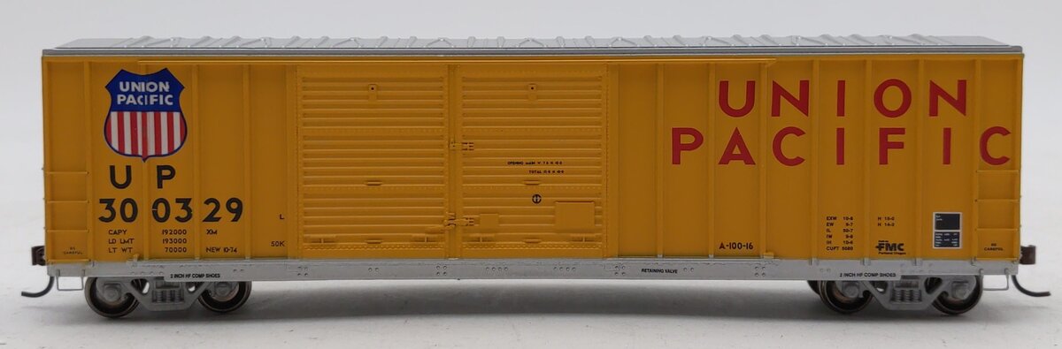 Athearn 98410 HO Union Pacific 50' FMC Offset Double PD Boxcar #300329