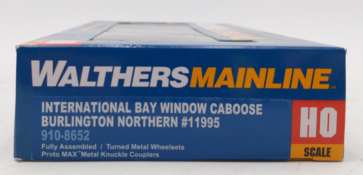 Walthers 910-8652 HO Burlington Northern International Bay Window Caboose #11995