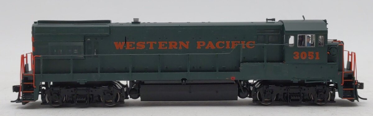 Walthers 920-41656 HO Western Pacific GE U30B PROTO 2000 TSU Sound w/DCC #3051