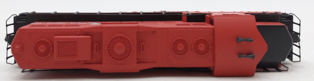 Walthers 931-128 Soo Line GP9M Diesel Locomotive #2403