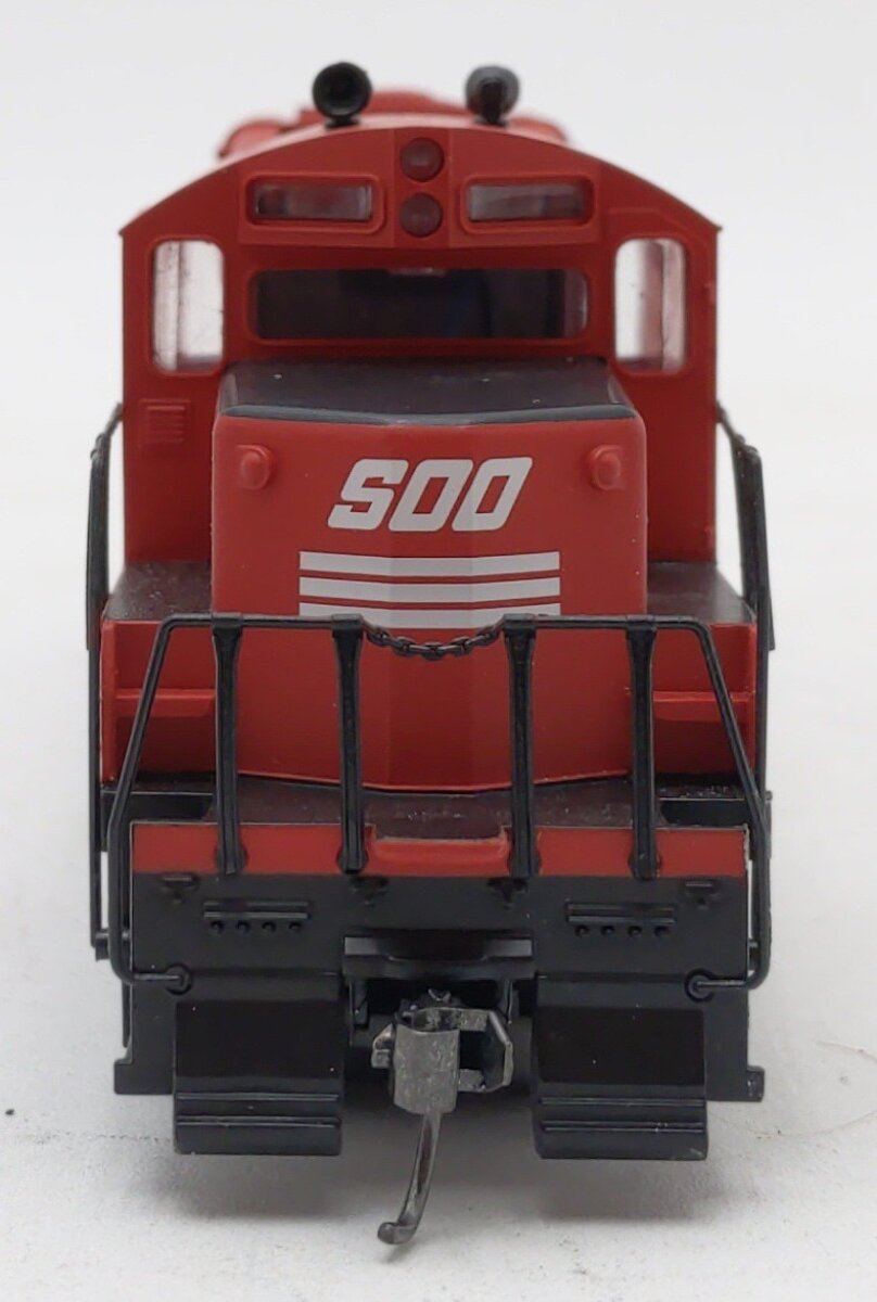Walthers 931-128 Soo Line GP9M Diesel Locomotive #2403