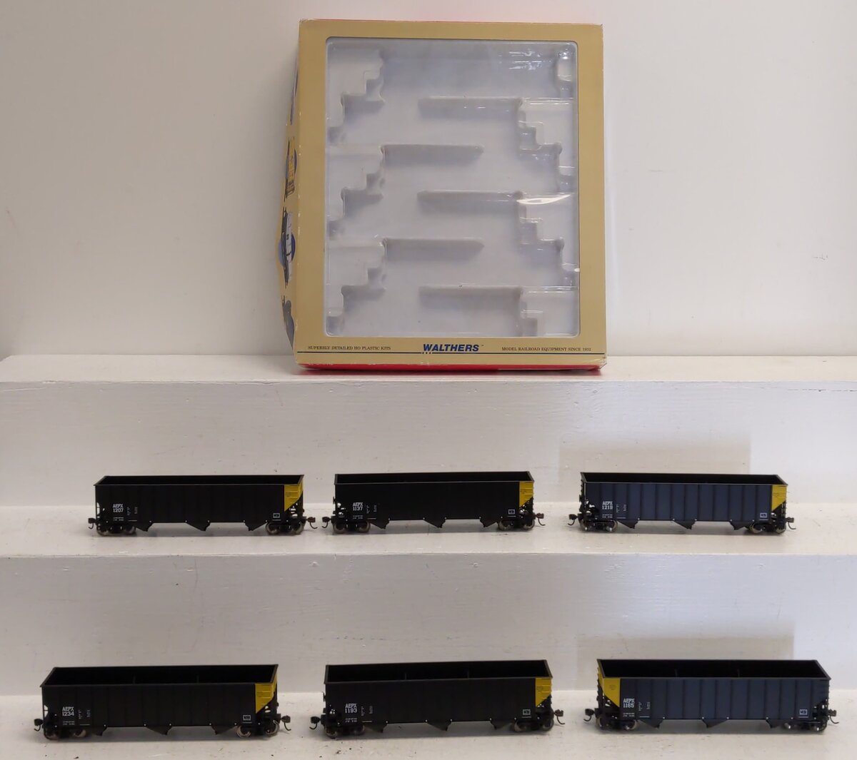 Walthers 910-65401 APEX ML 3-Bay Hopper (6 Pack)